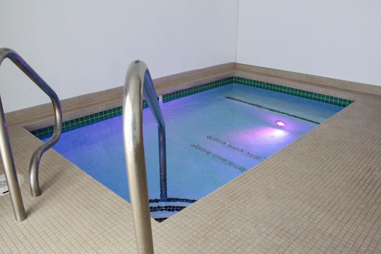 Aqua Soleil Hotel And Mineral Water Spa Дезърт Хот Спрингс Екстериор снимка